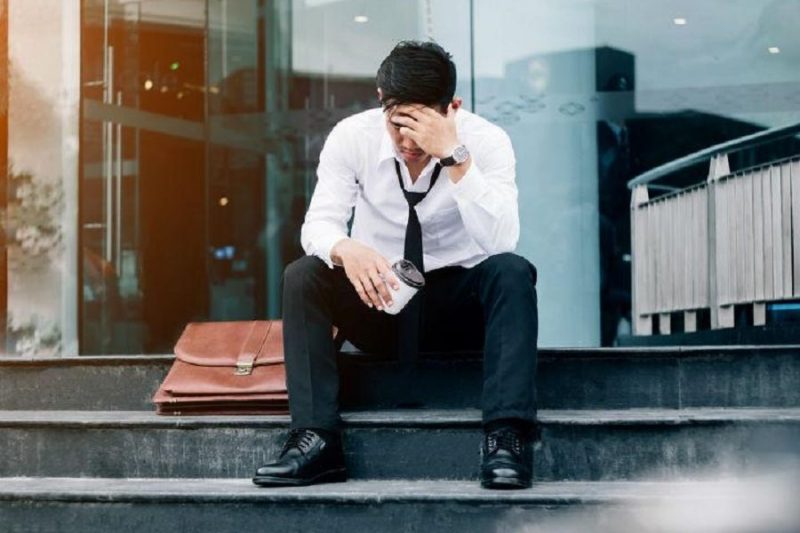 Cómo Emprender en Negocios Digitales Usando la Inteligencia Artificial: Guía para Personas Sin Trabajo